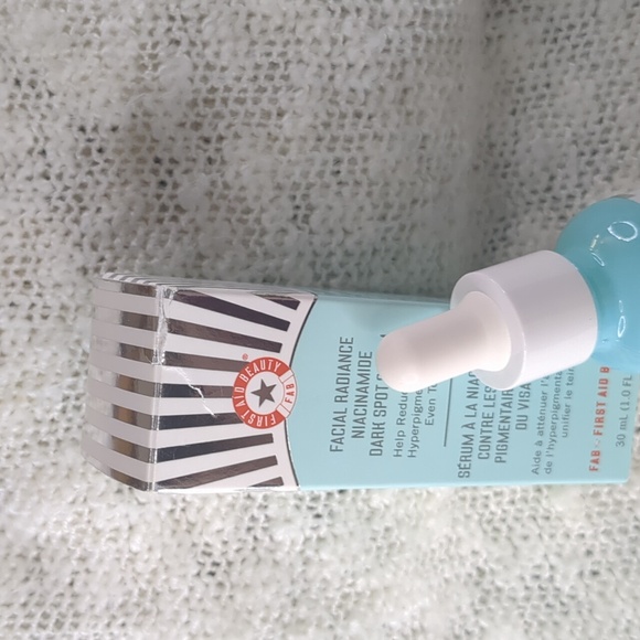 First Aid Beauty Facial Radiance Niacinamide Dark Spot Serum, 30ml/1.0f oz - Picture 8 of 16